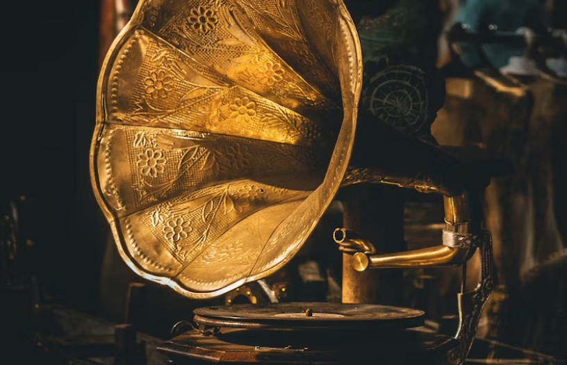 手工羽毛扇網(wǎng)站如何憑借傳統(tǒng)工藝傳承擴大流量？同行都是怎么做的？