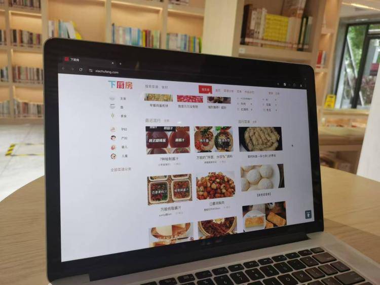 手工羽毛扇網(wǎng)站如何憑借傳統(tǒng)工藝傳承擴大流量？同行都是怎么做的？