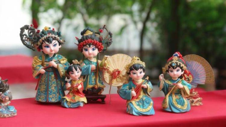 手工羽毛扇網(wǎng)站如何憑借傳統(tǒng)工藝傳承擴(kuò)大流量？同行都是怎么做的？