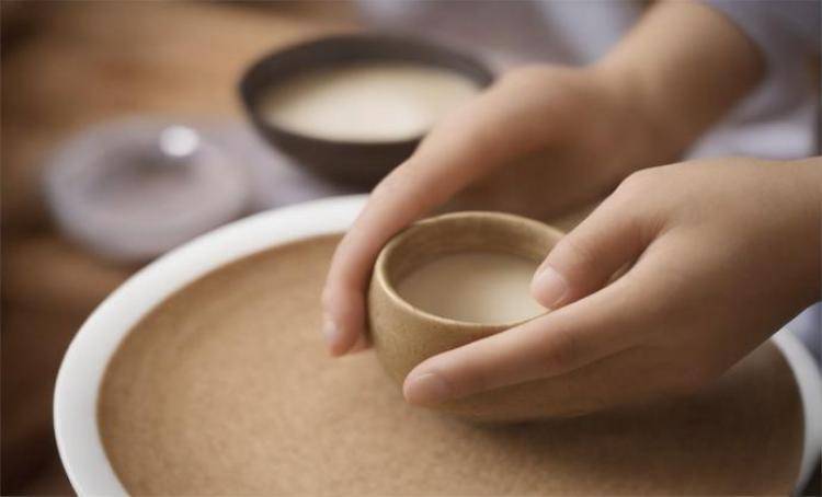 手工羽毛扇網(wǎng)站如何憑借傳統(tǒng)工藝傳承擴大流量？同行都是怎么做的？
